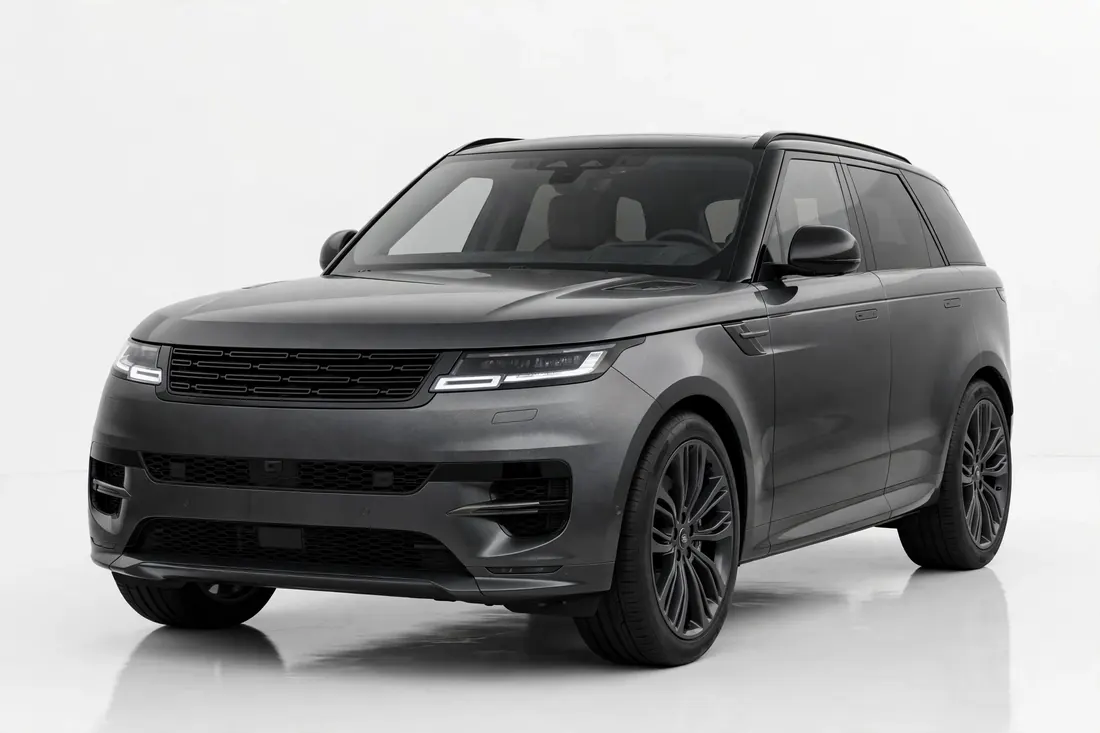 Range Rover Sport 2023 en vista tres cuartos frontal