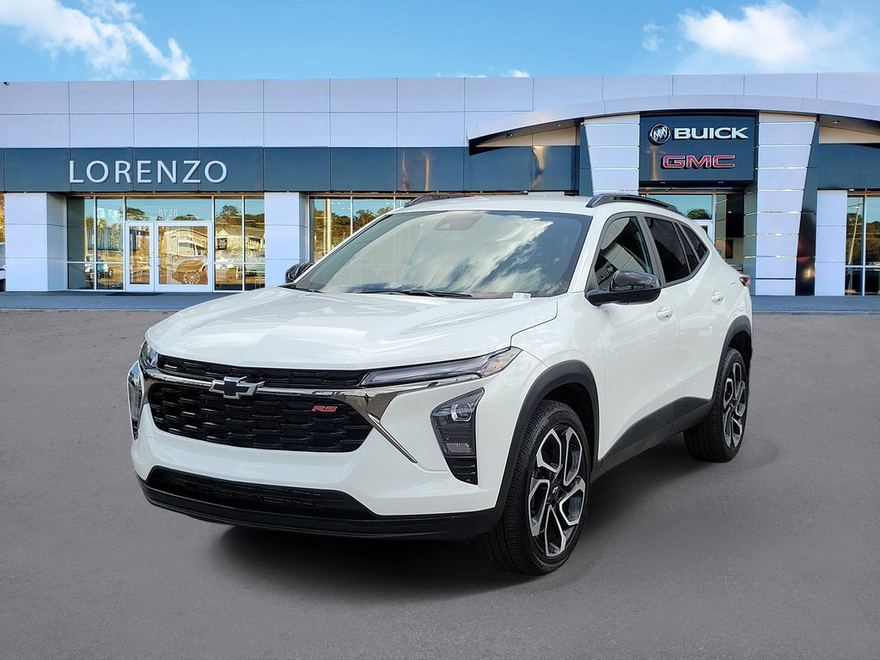 2026 Chevrolet Trax 2RS en vista tres cuartos frontal