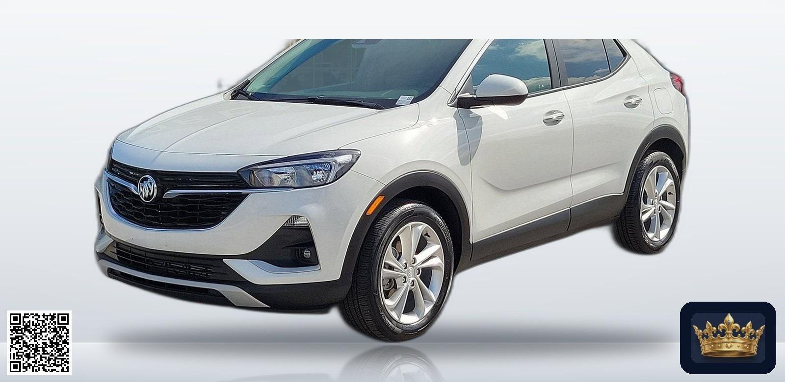 2023 Buick Encore GX Preferred en vista tres cuartos frontal, estudio blanco