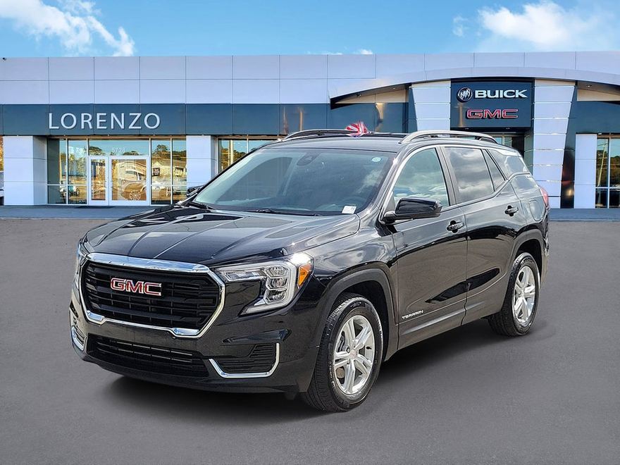 2023 GMC Terrain SLE en vista tres cuartos frontal