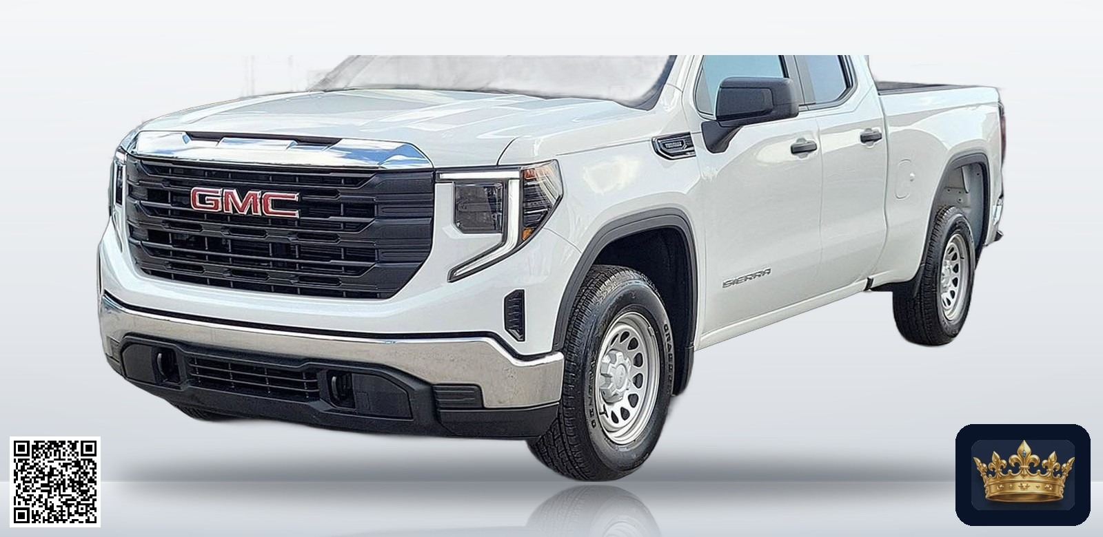 2025 GMC Sierra 1500 Pro en vista tres cuartos frontal, estudio blanco