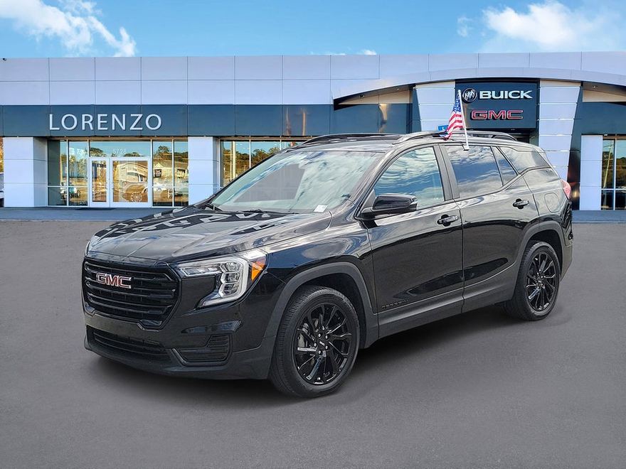 2023 GMC Terrain SLE en vista tres cuartos frontal