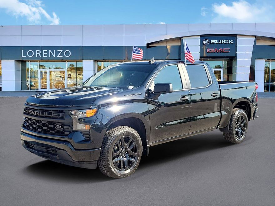 2026 Chevrolet Silverado 1500 Custom en vista tres cuartos frontal