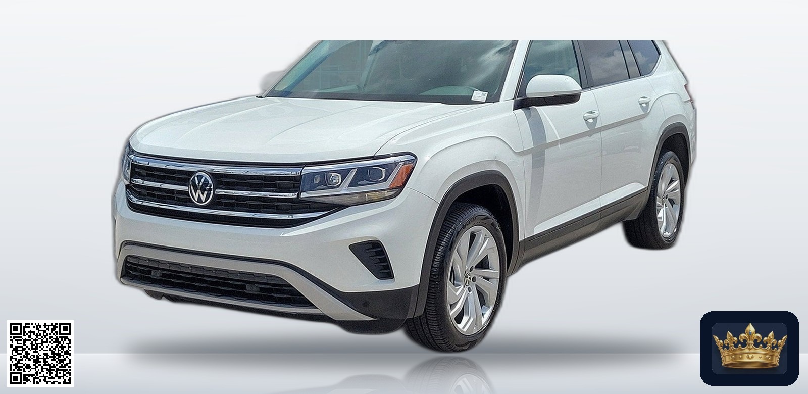 2023 Volkswagen Atlas 3.6L V6 SE w/Technology en vista tres cuartos frontal, estudio blanco