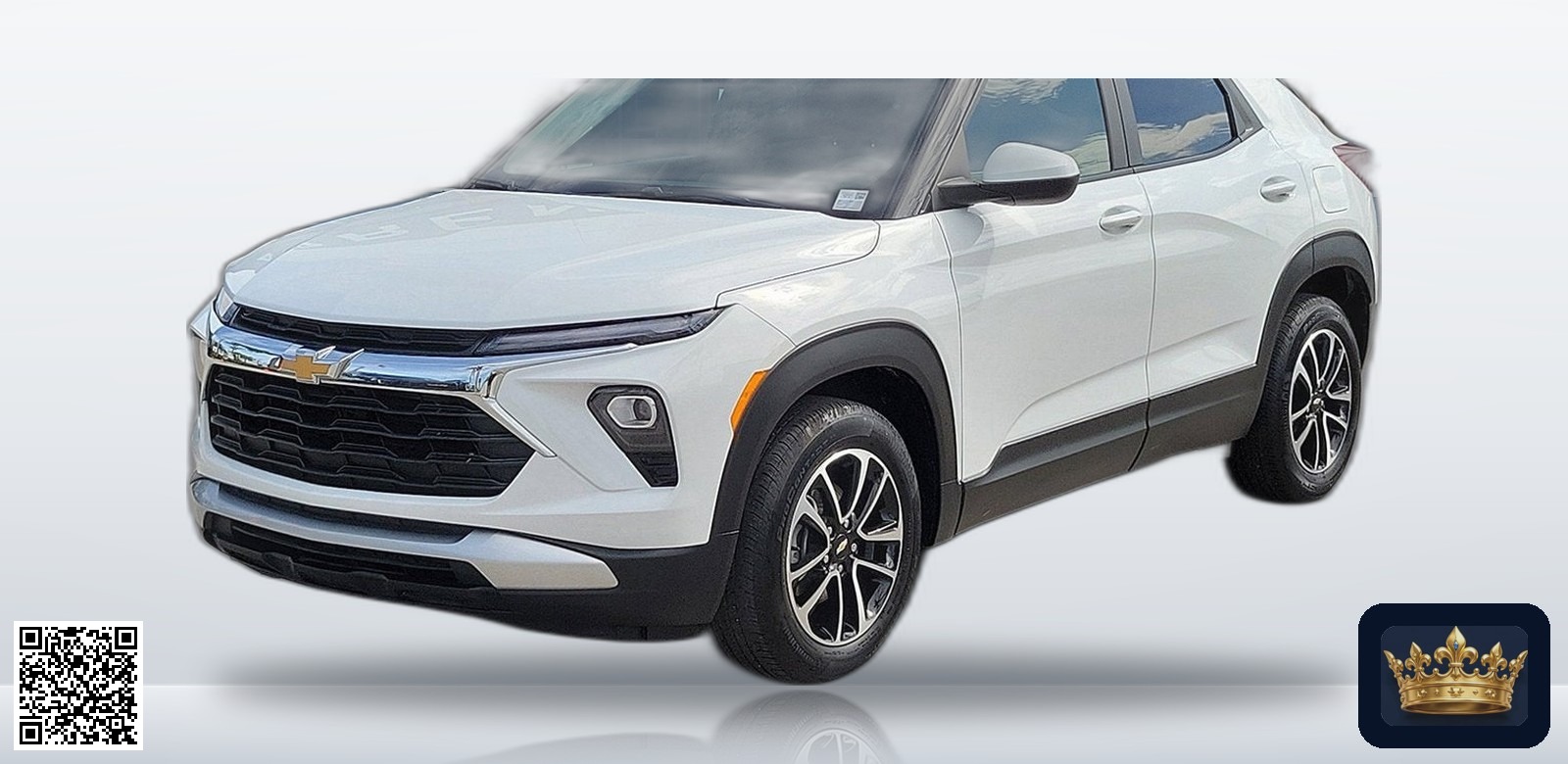 2024 Chevrolet TrailBlazer LT en vista tres cuartos frontal, estudio blanco