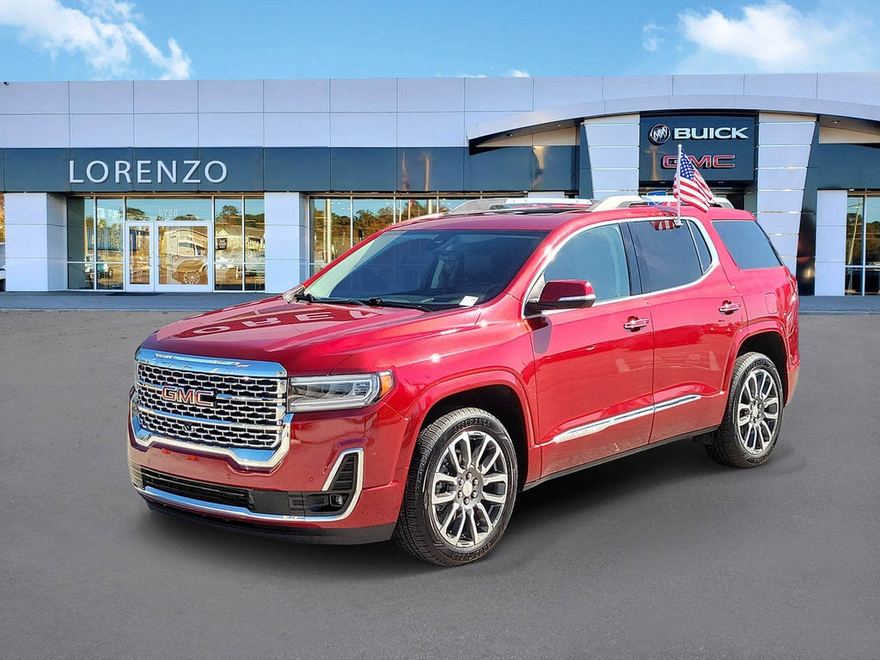 2022 GMC Acadia Denali en vista tres cuartos frontal