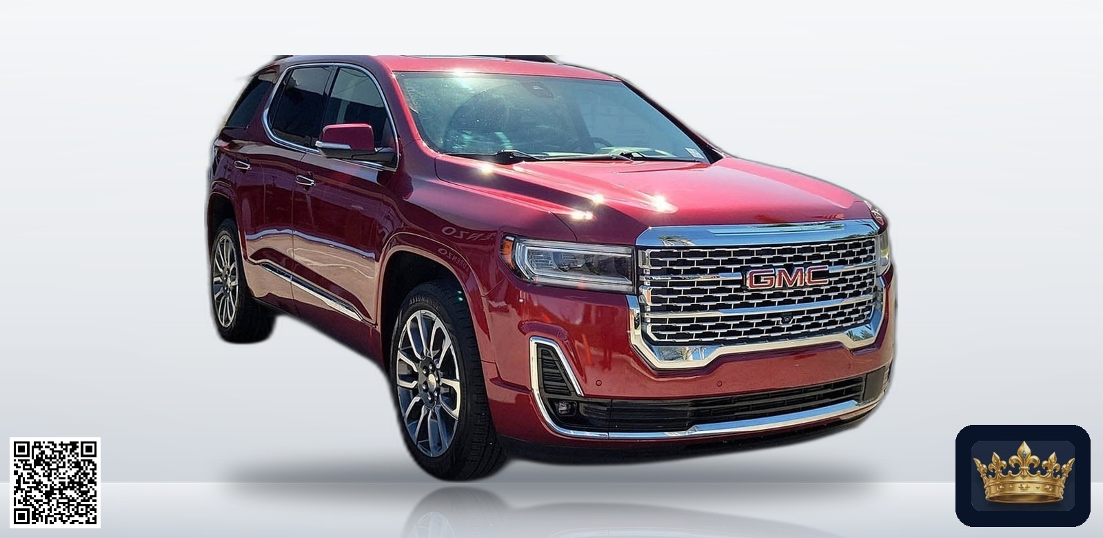 2022 GMC Acadia Denali en vista tres cuartos frontal, estudio blanco