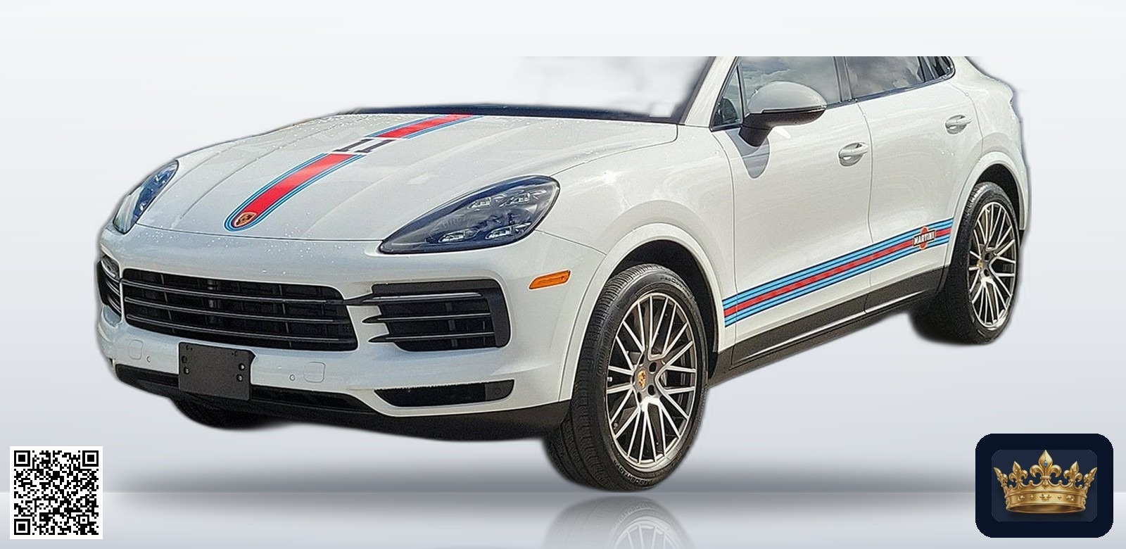 2023 Porsche Cayenne Coupe Platinum Edition en vista tres cuartos frontal, estudio blanco