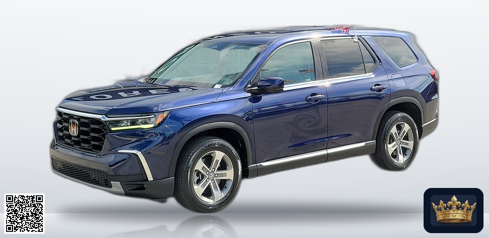 2023 Honda Pilot EX-L 7 Passenger en vista tres cuartos frontal, estudio blanco