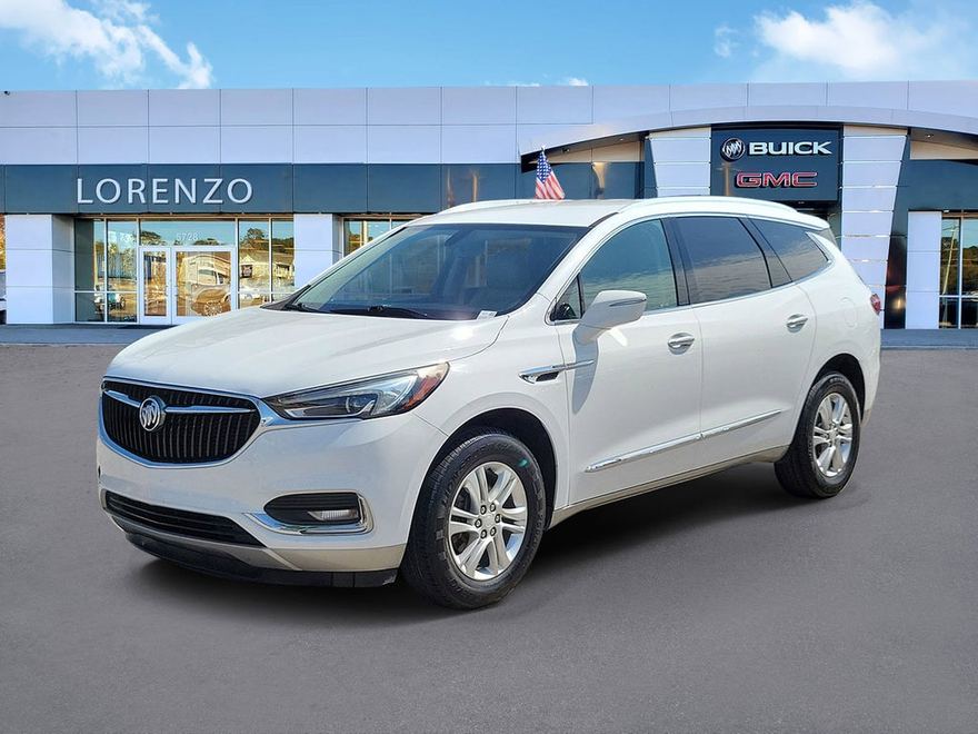 2020 Buick Enclave Essence en vista tres cuartos frontal