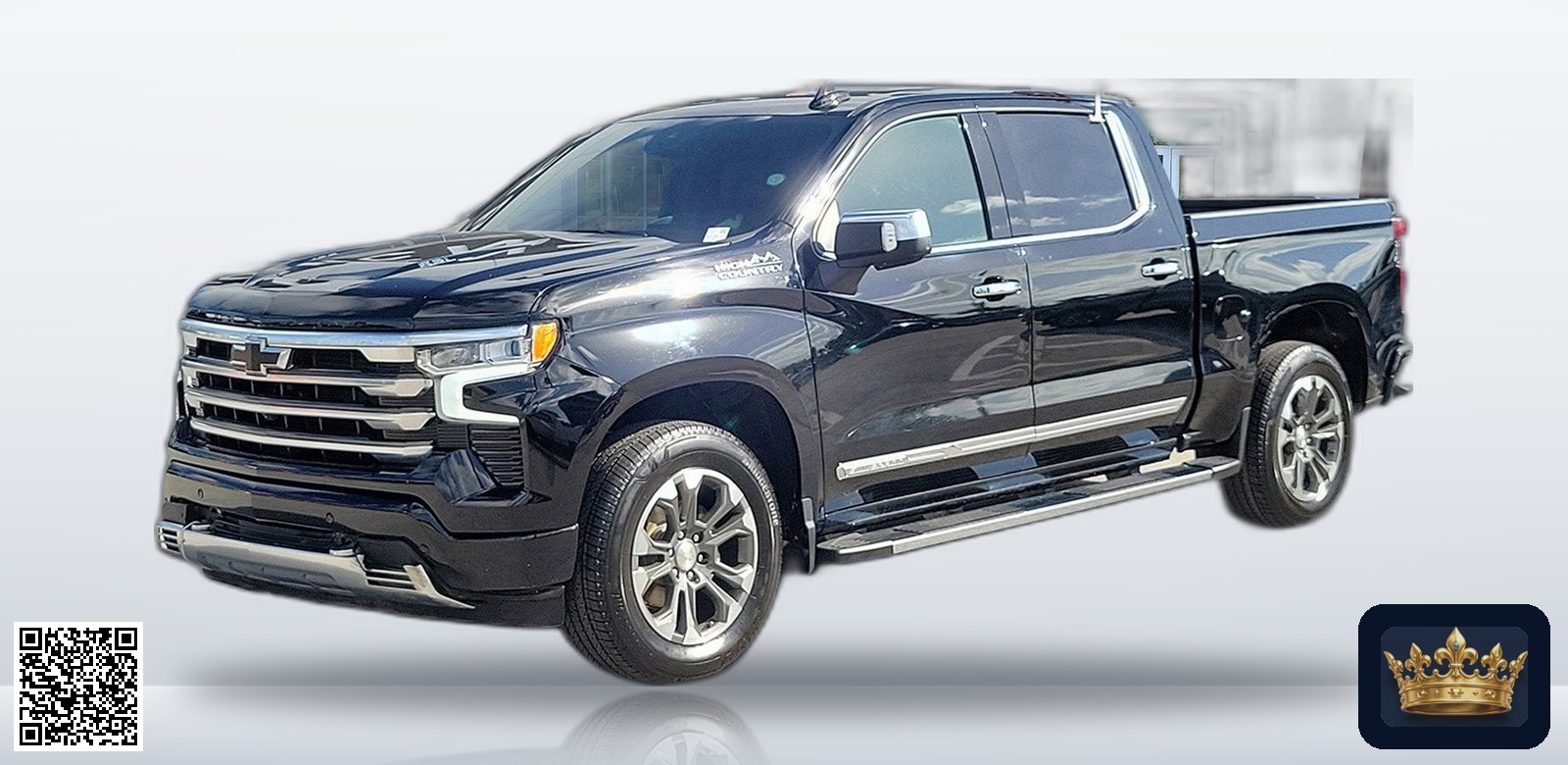 2024 Chevrolet Silverado 1500 High Country en vista tres cuartos frontal, estudio blanco